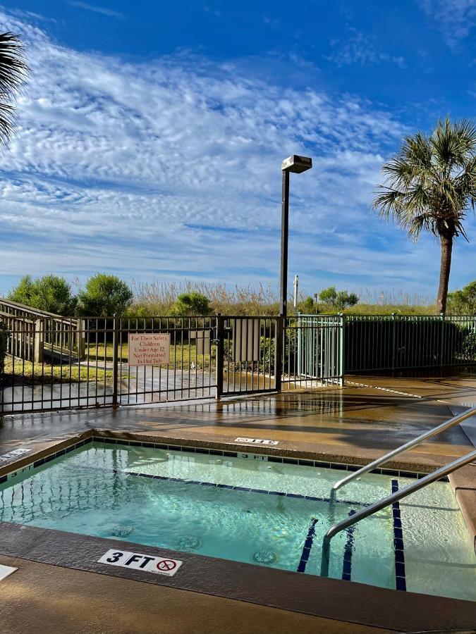 Oceanview Condo With Pool, Hot Tub, Balcony, Right On The Beach Myrtle Beach Extérieur photo