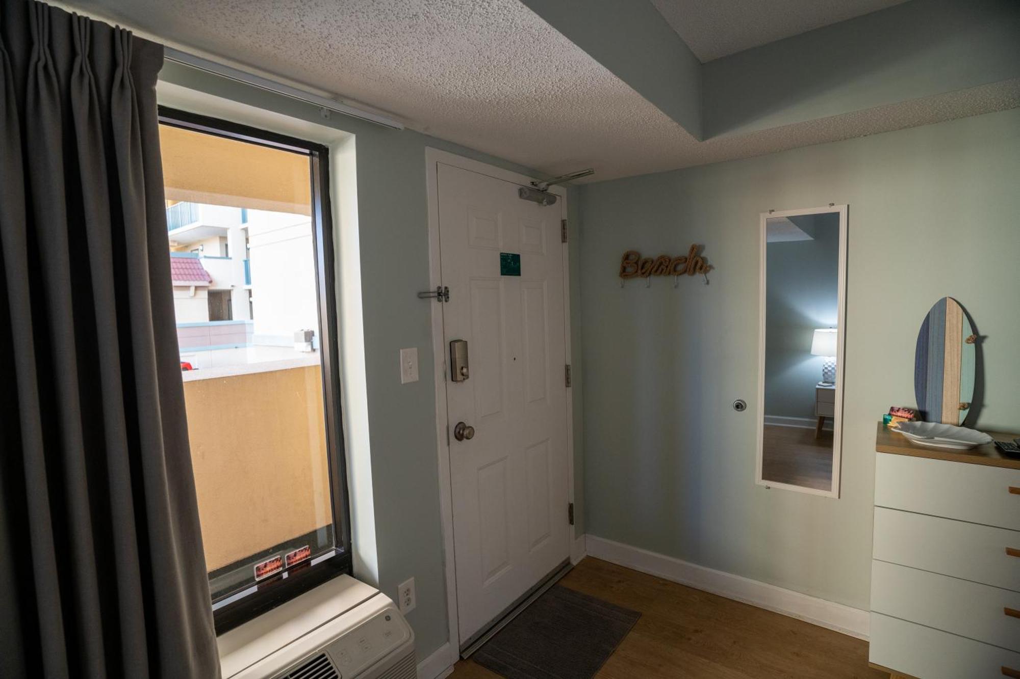 Oceanview Condo With Pool, Hot Tub, Balcony, Right On The Beach Myrtle Beach Extérieur photo